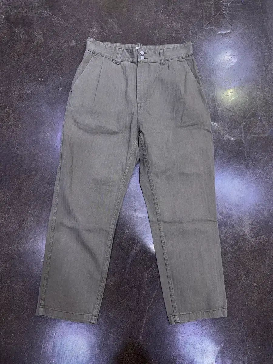 アナザーオフィス ヘリンボーン ピンタック オフィサー パンツ オリーブ