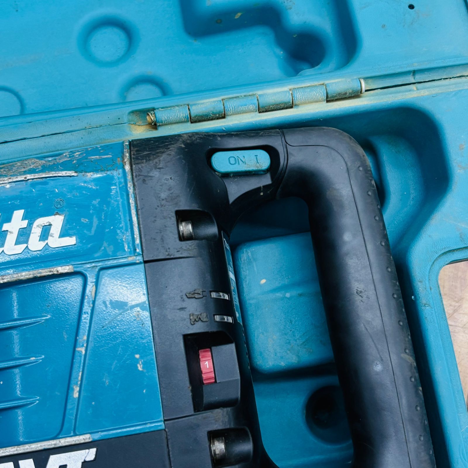 動作良好 makita マキタ 電動ハンマー HM 1317 C ブルポイント1本付き