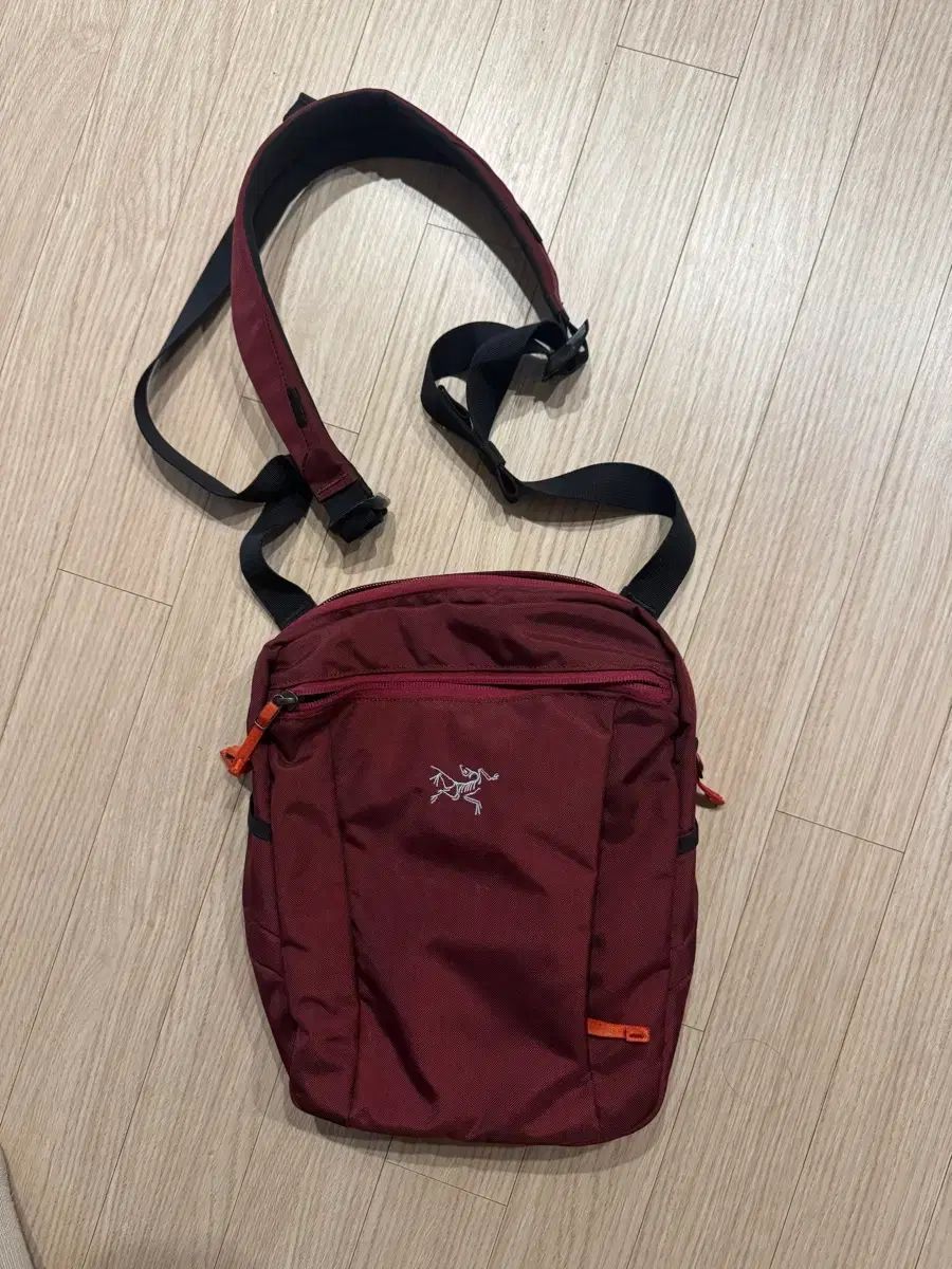 アークテリクス サイドスリングBLADE 4 ワイン色