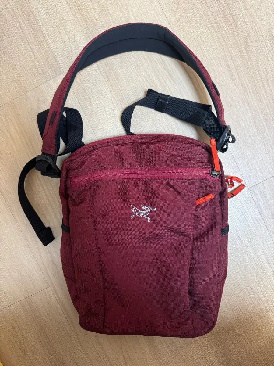 アークテリクス サイドスリングBLADE 4 ワイン色