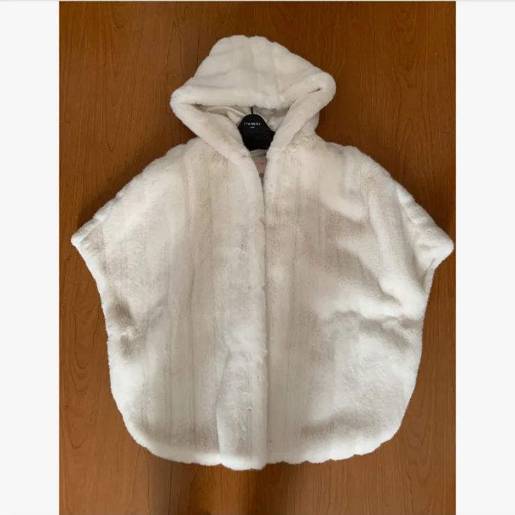 美品 レモンプレット フード付き ポンチョ ホワイト - メルカリ