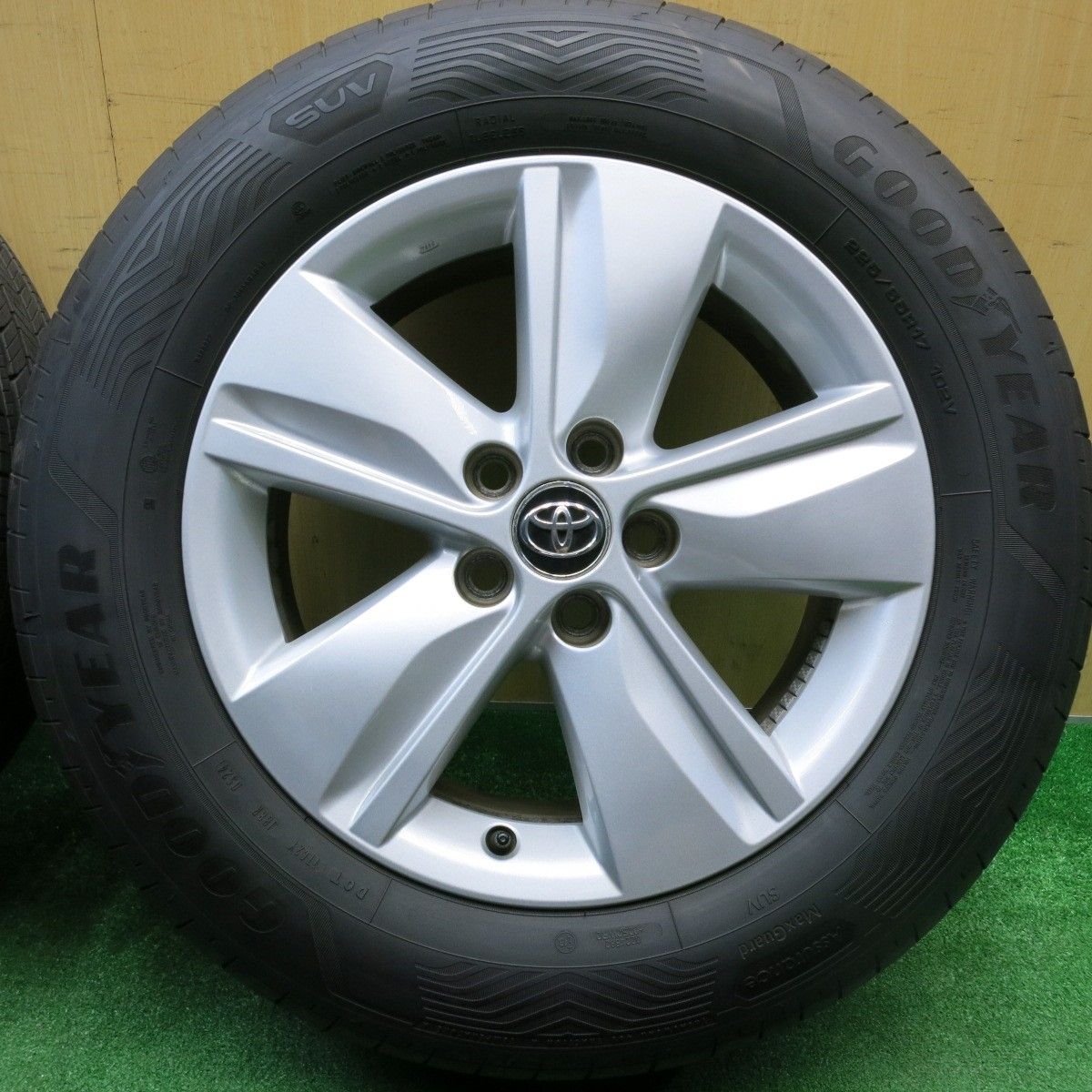 バリ溝 24年 キレイ 9 5分 トヨタ 60系 ハリアー 225 65 R 17 グッドイヤー MaxGuard SUV 17インチ PCD 114 3 5 H ノ