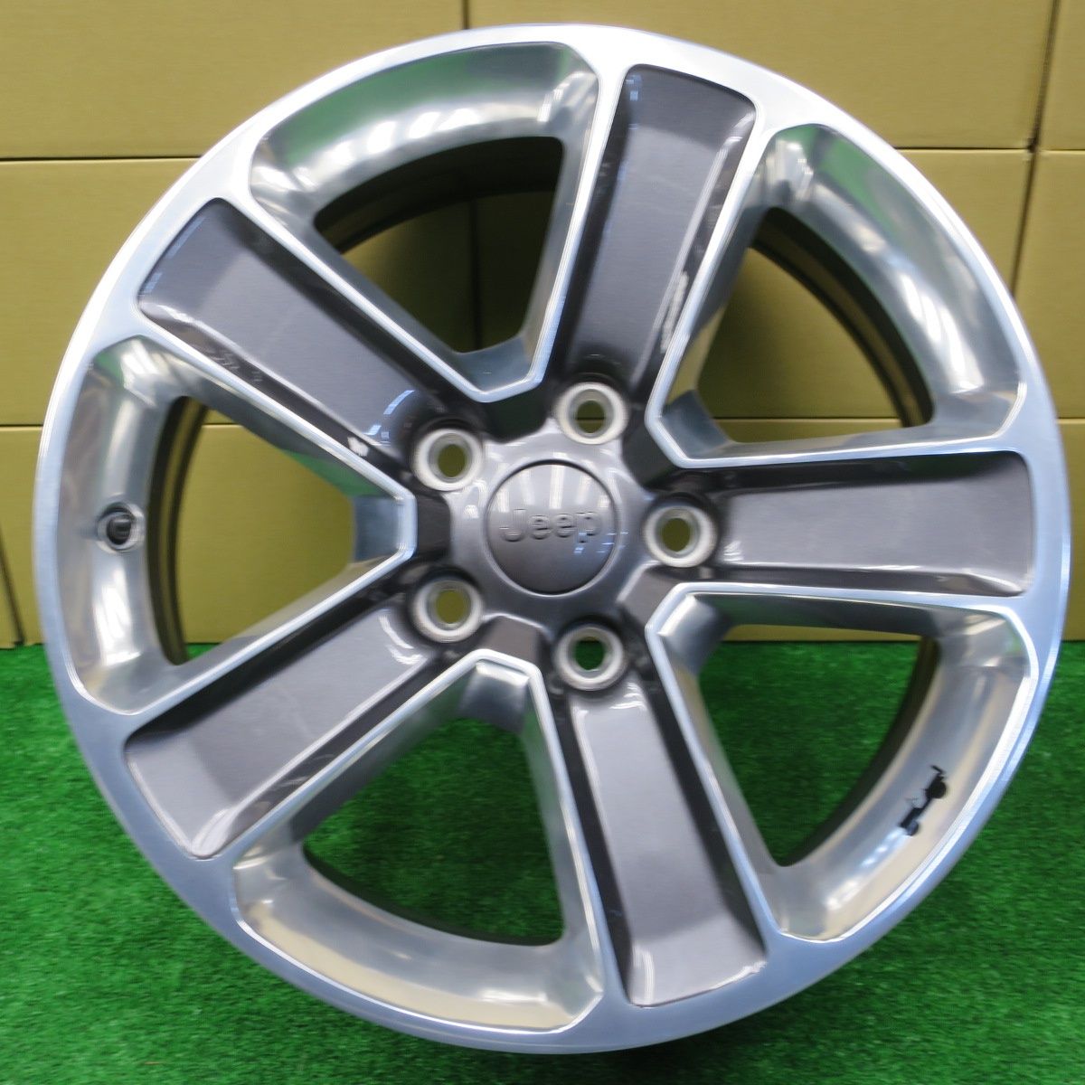 キレイ JEEP ジープ JL ラングラー アンリミテッド サハラ ホイール 18インチ 18 7 5 J PCD 127 H ホ