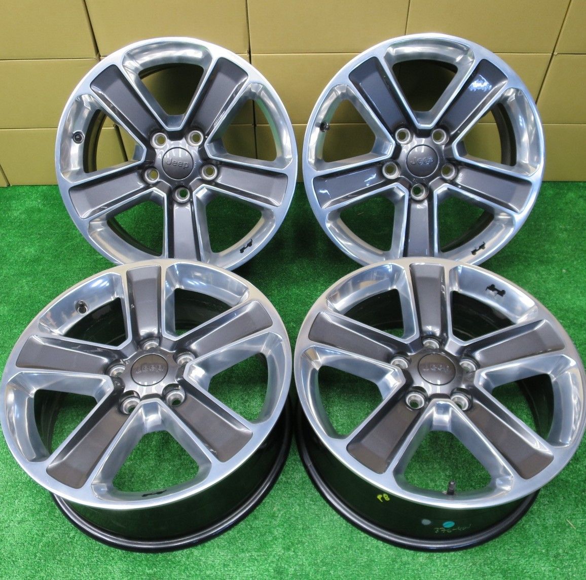 キレイ JEEP ジープ JL ラングラー アンリミテッド サハラ ホイール 18インチ 18 7 5 J PCD 127 H ホ