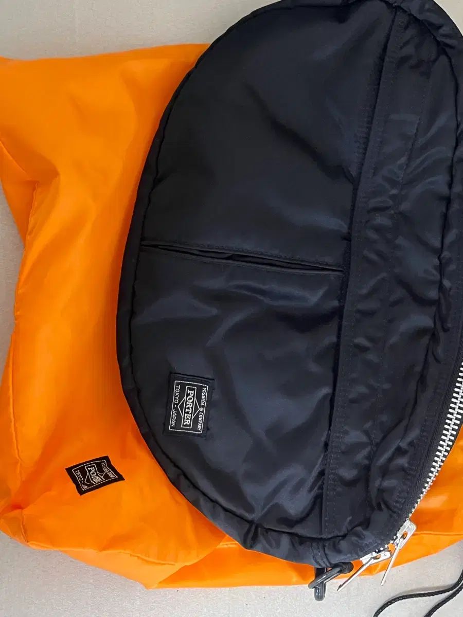 吉田ポーター タンカー ハーフムーンバッグ