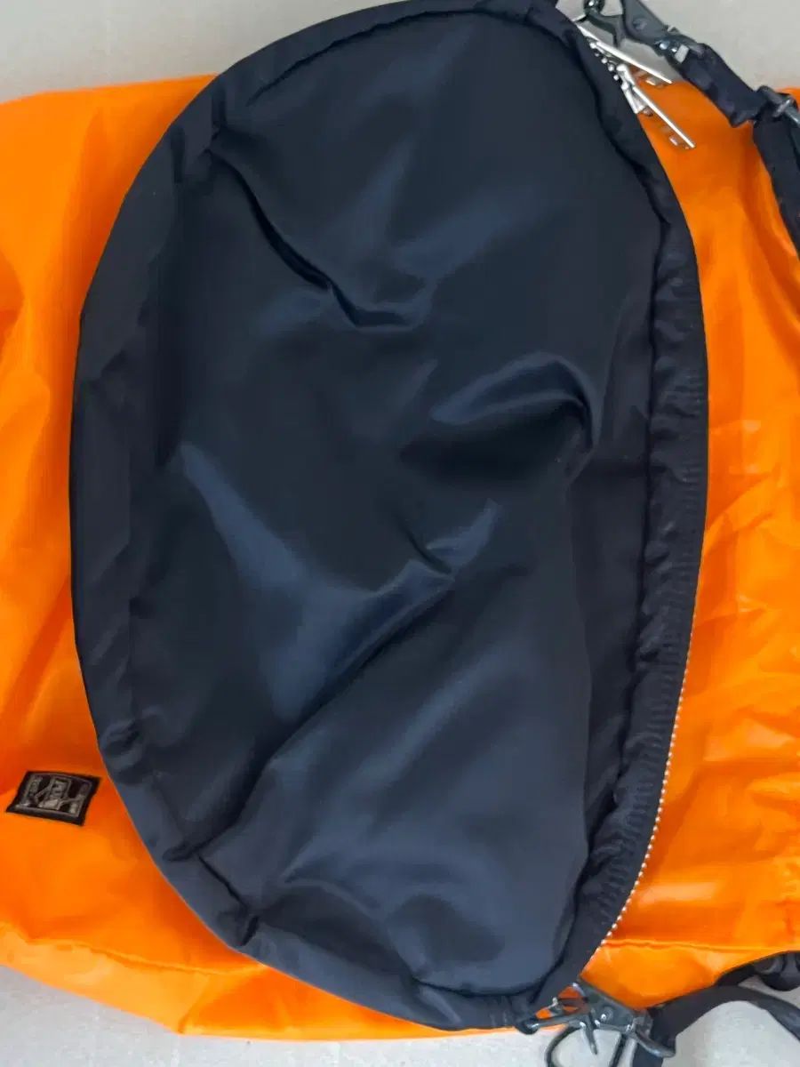 ハーフムーンバッグ