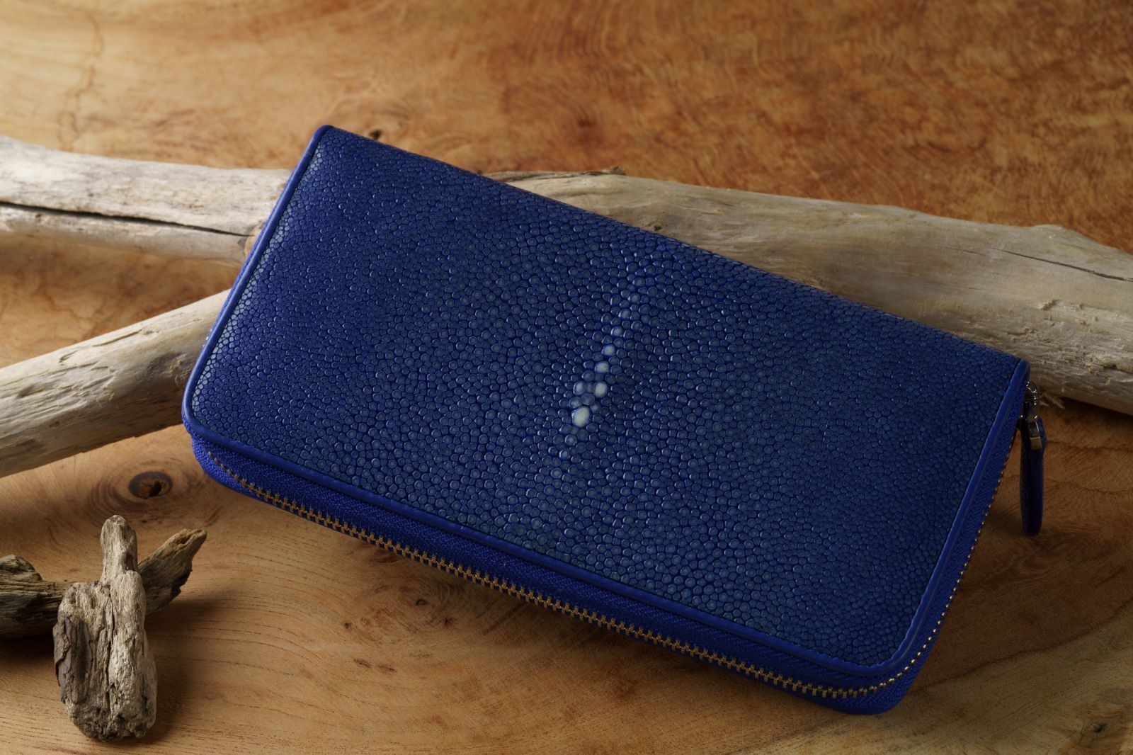 海の宝石が導く幸運と品格｜ブルーに輝くスティングレイ