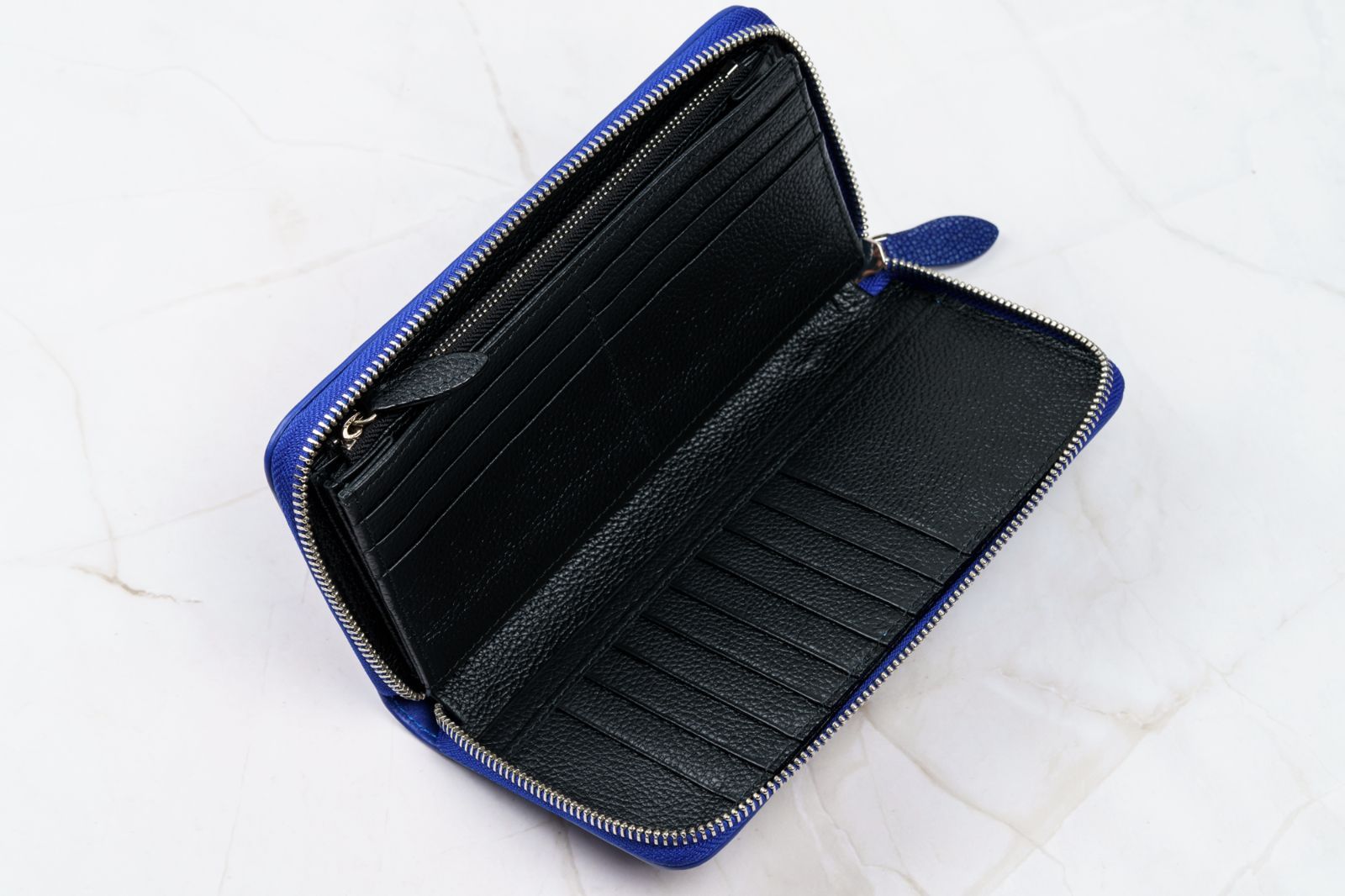  海の宝石が導く幸運と品格｜ブルーに輝くスティングレイ ラウンドファスナー長財布 長財布 財布 ケース 小物入れ