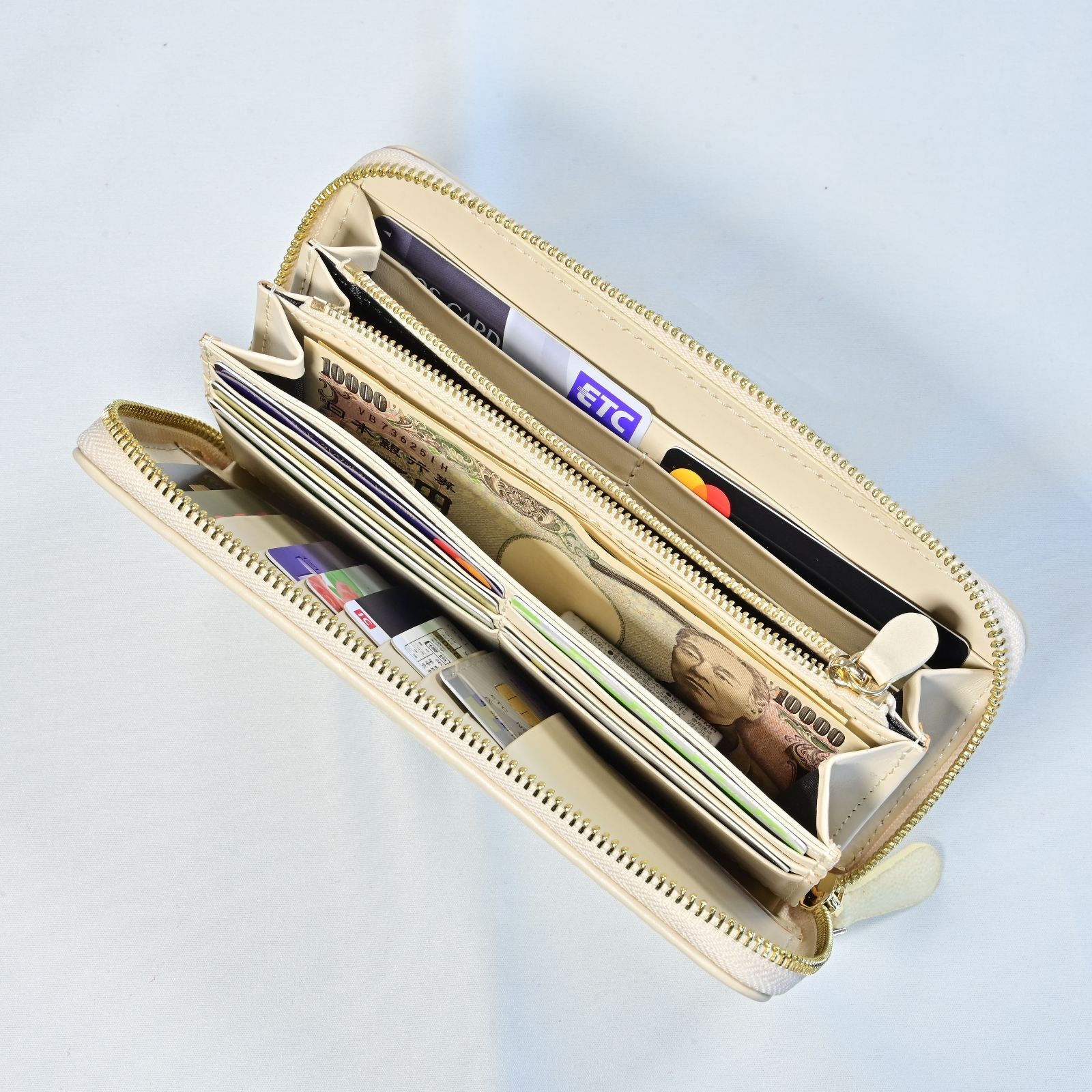 革の宝石が放つ静かな品格と浄化の力｜アイボリーホワイト