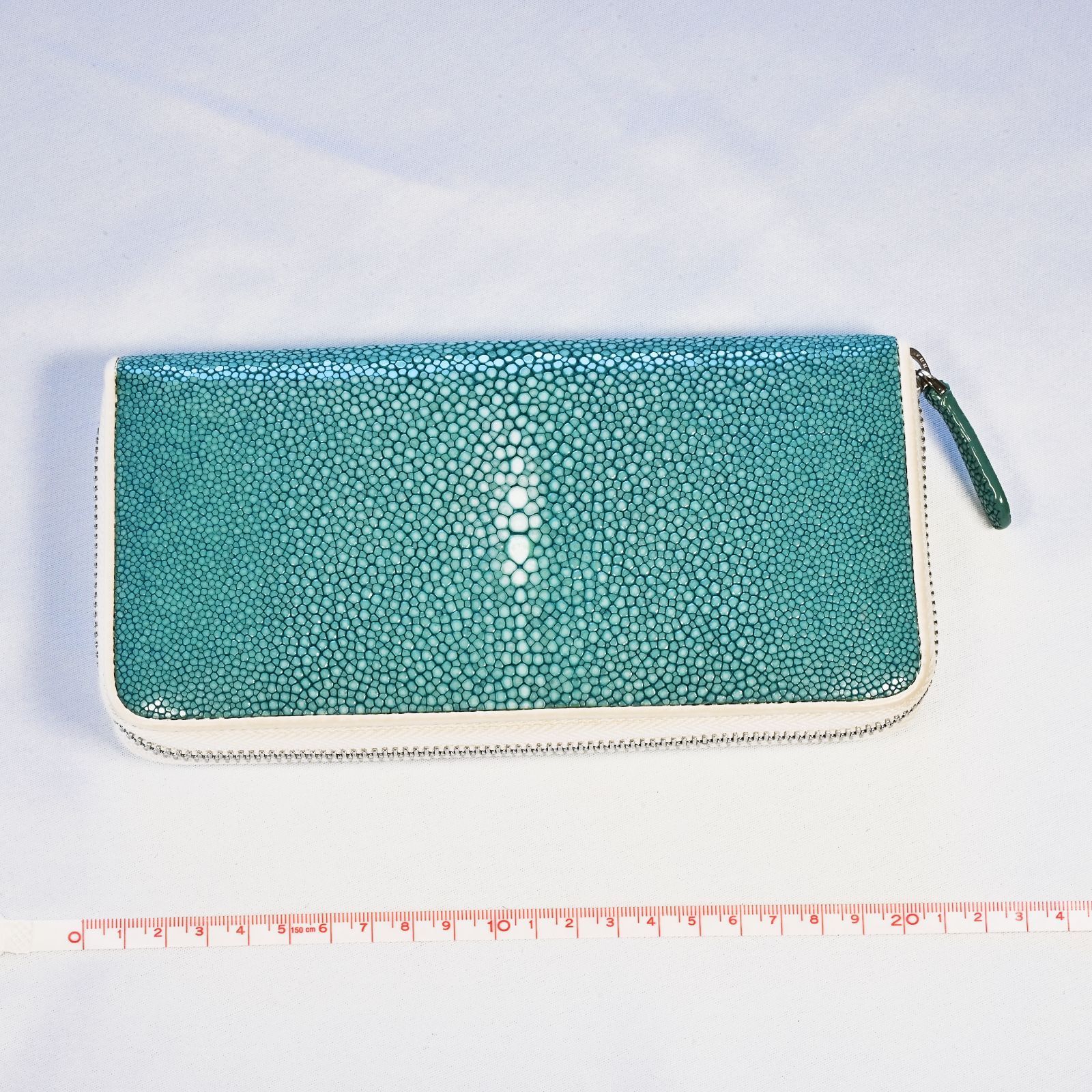  海の宝石が宿す繁栄の輝き エメラルドグリーン スティングレイ ラウンドファスナー長財布 長財布 財布 ケース 小物入れ