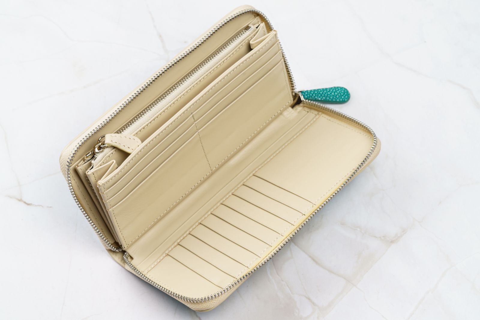 ラウンドファスナー長財布