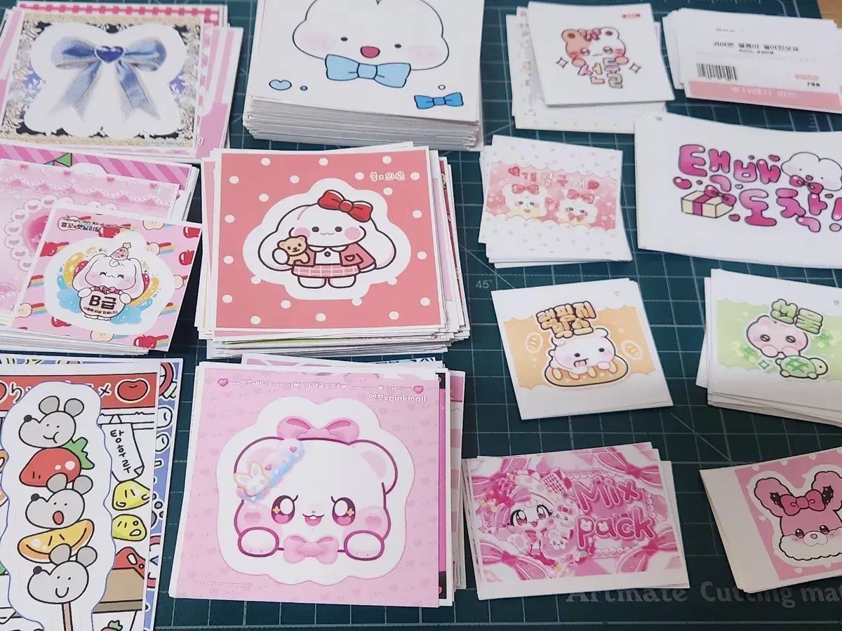 (完全在庫処分 ) 自作創作キャラクター スティッカー シール ミックス まとめ 出品 (厚さ確認ください)