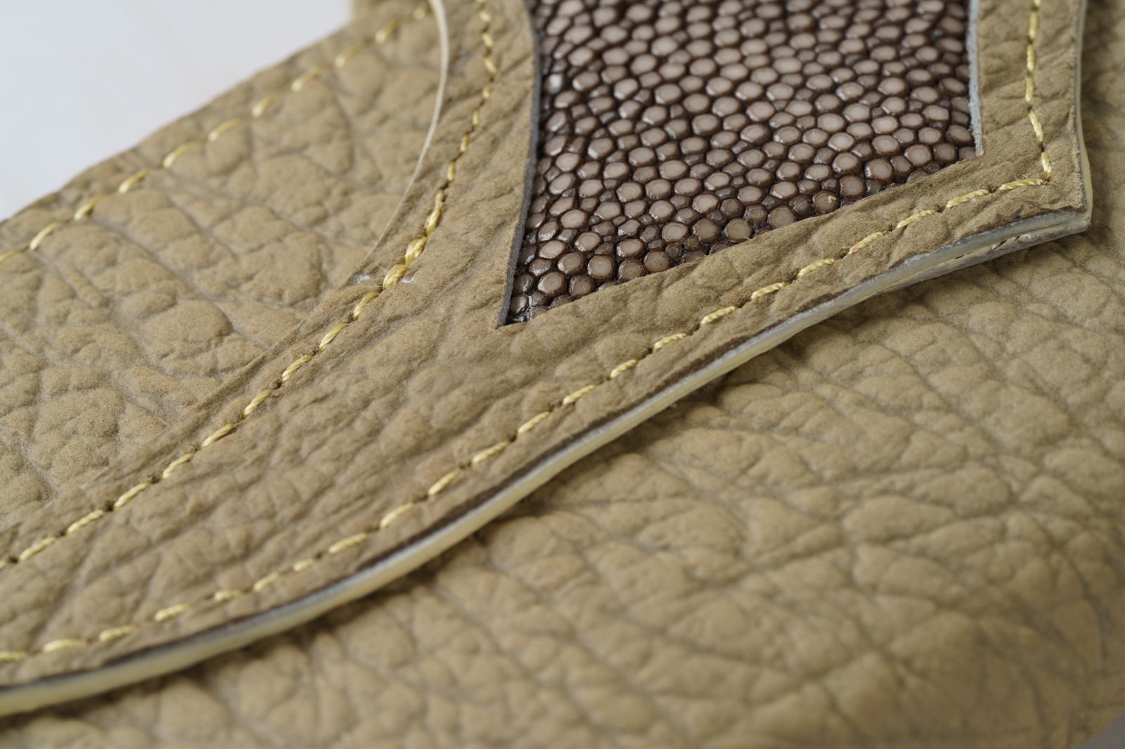 海の宝石を纏う重厚美｜スティングレー×ゴールドコンチョ