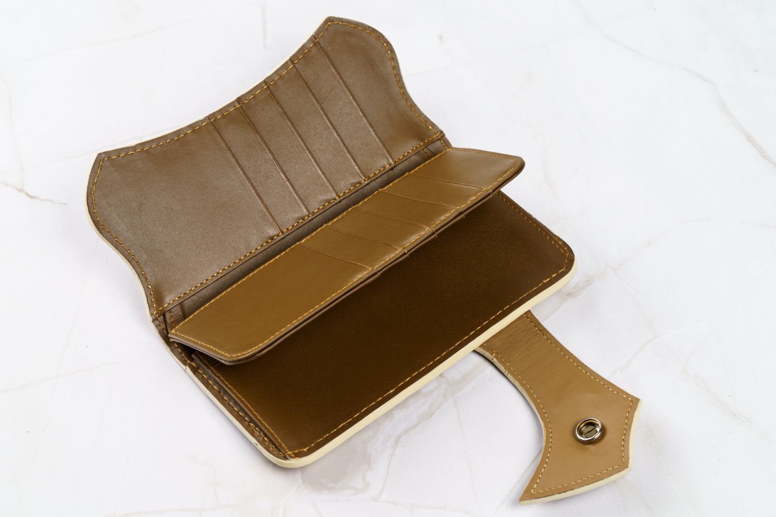 海の宝石を纏う重厚美｜スティングレー×ゴールドコンチョ