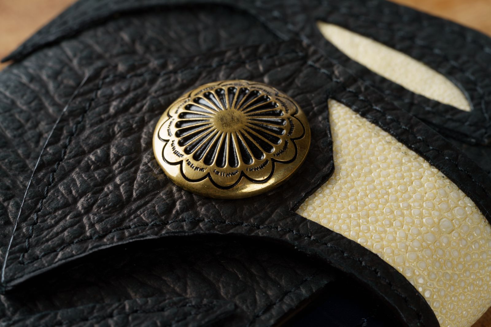 白き海の宝石を宿す重厚美 スティングレイ