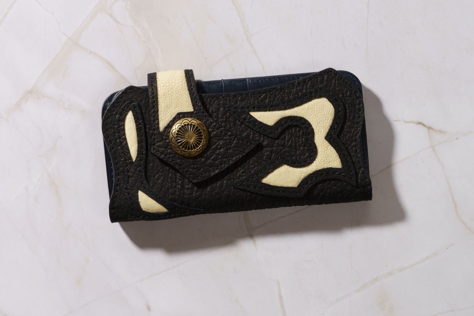 白き海の宝石を宿す重厚美 スティングレイ