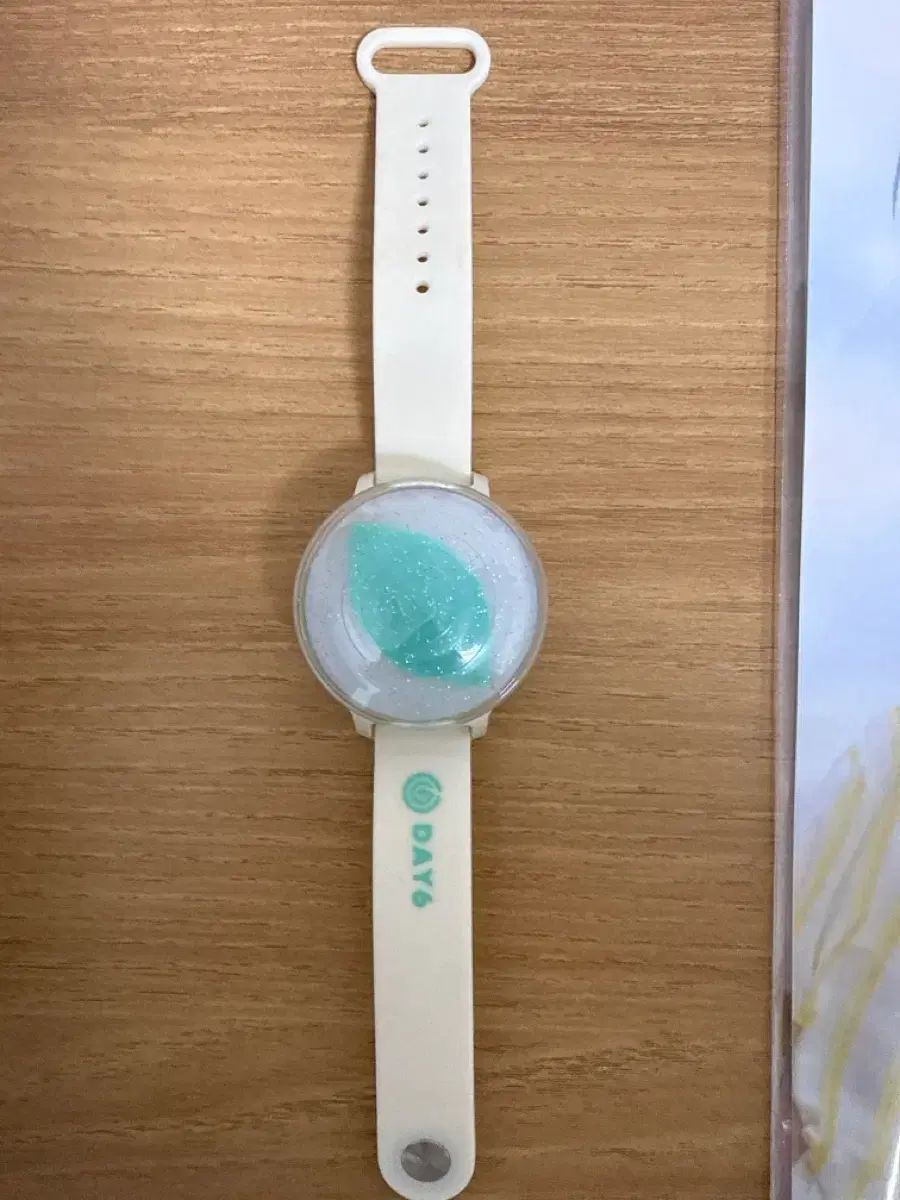DAY6 OFFICIAL LIGHT BAND Day6 ペンライト Ver. 1 (ストラップ 色