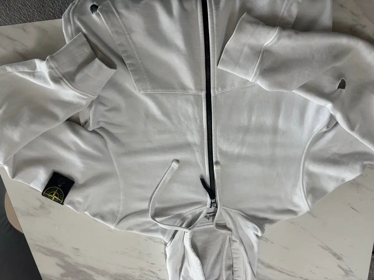 STONE ISLAND フード ジップアップ