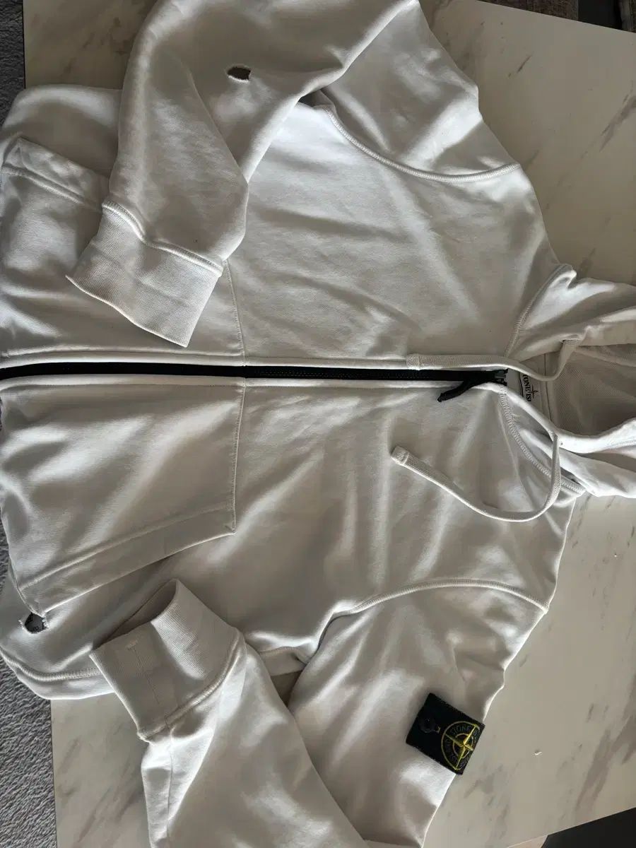 STONE ISLAND フード ジップアップ