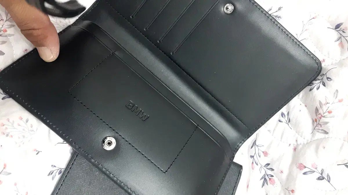 カッコいいBMW レディース スナップボタン 財布 - パスポートケース まとめ