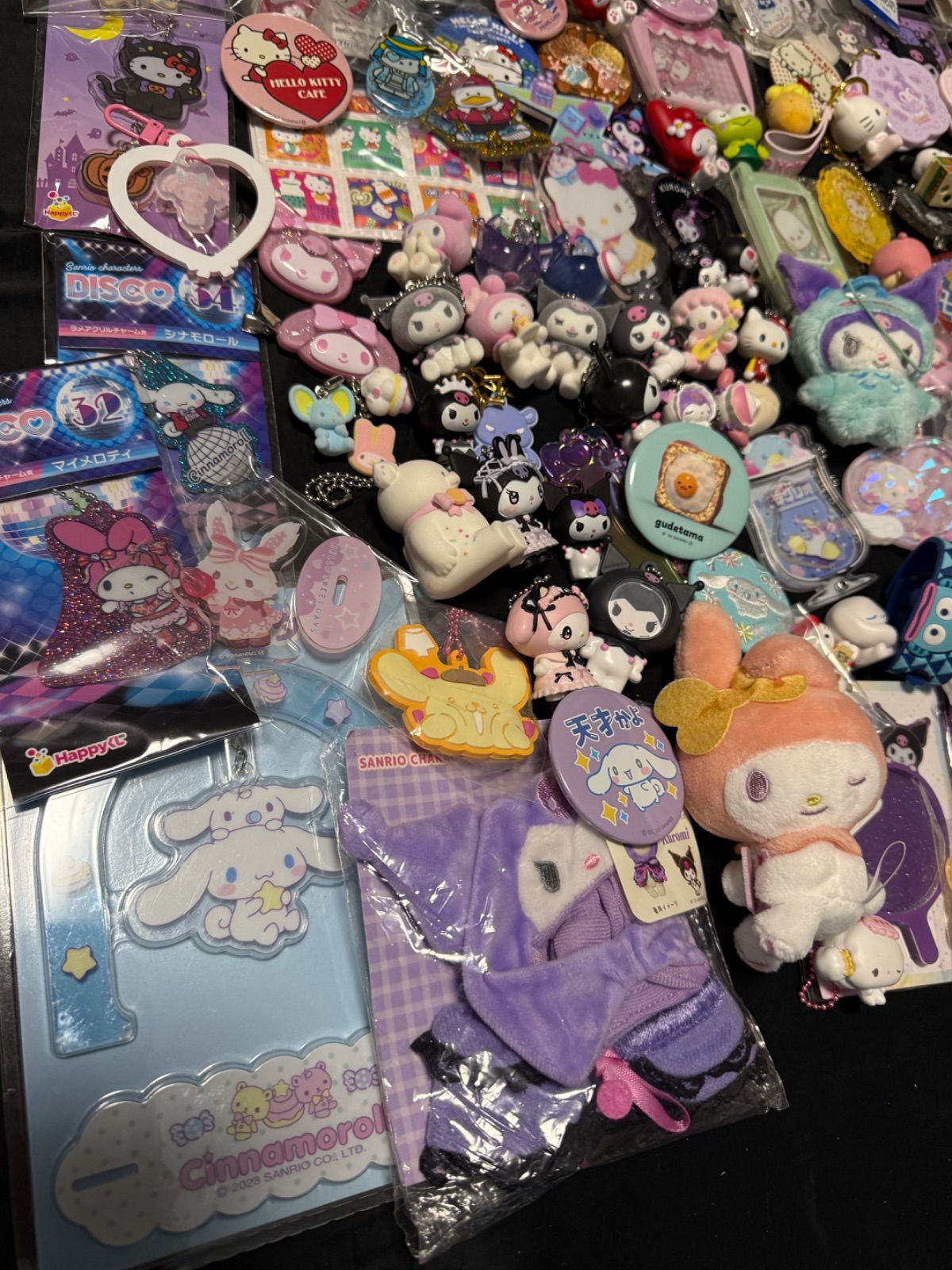 サンリオ 缶バッジ ラバーストラップ アクリルスタンド キーホルダー等