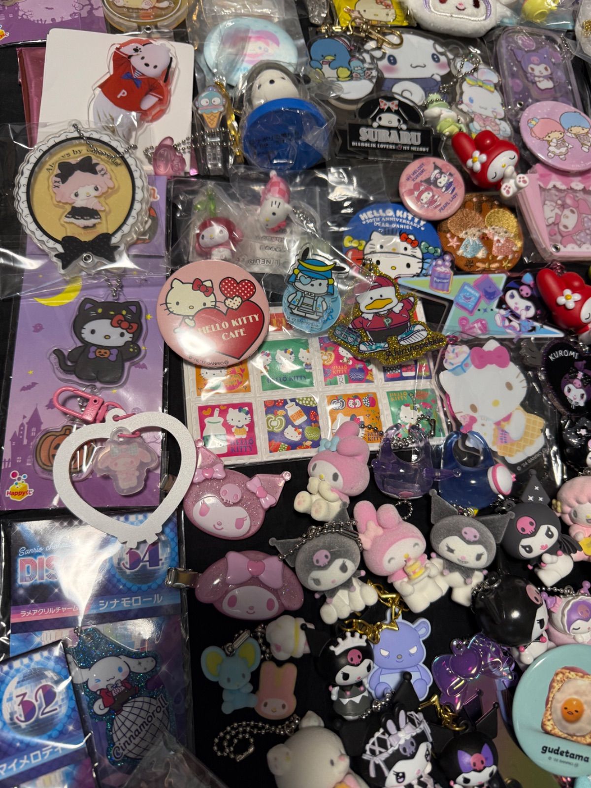 サンリオ　缶バッジ　ラバーストラップ　アクリルスタンド等　約130大量まとめ売り サンリオ 缶バッジ ラバーストラップ アクリルスタンド キーホルダー等