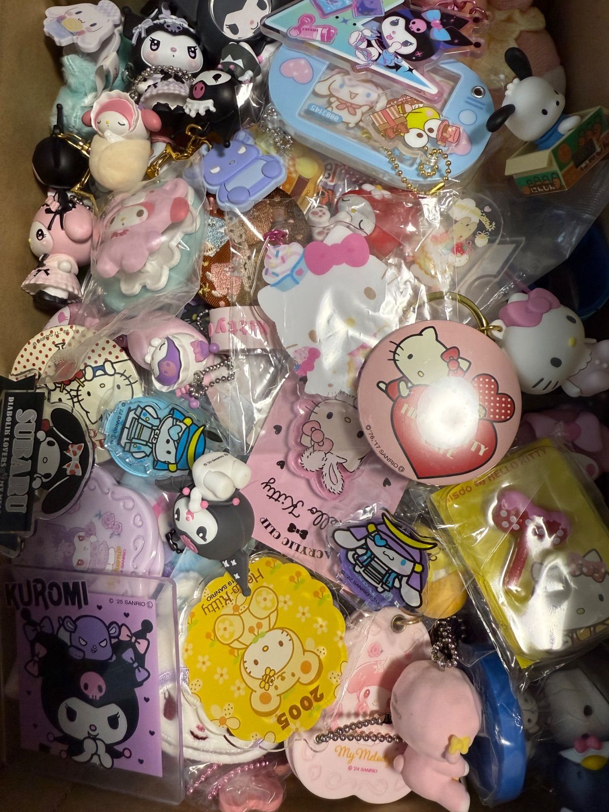 サンリオ 缶バッジ ラバーストラップ アクリルスタンド キーホルダー等