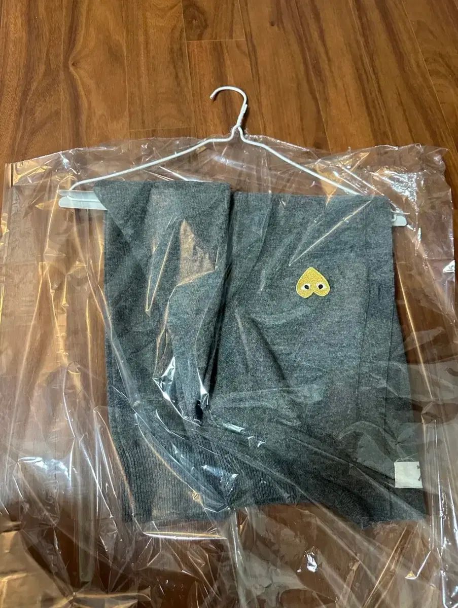 コム・デ・ギャルソン GOLD ワッペン カーディガン Vネック m