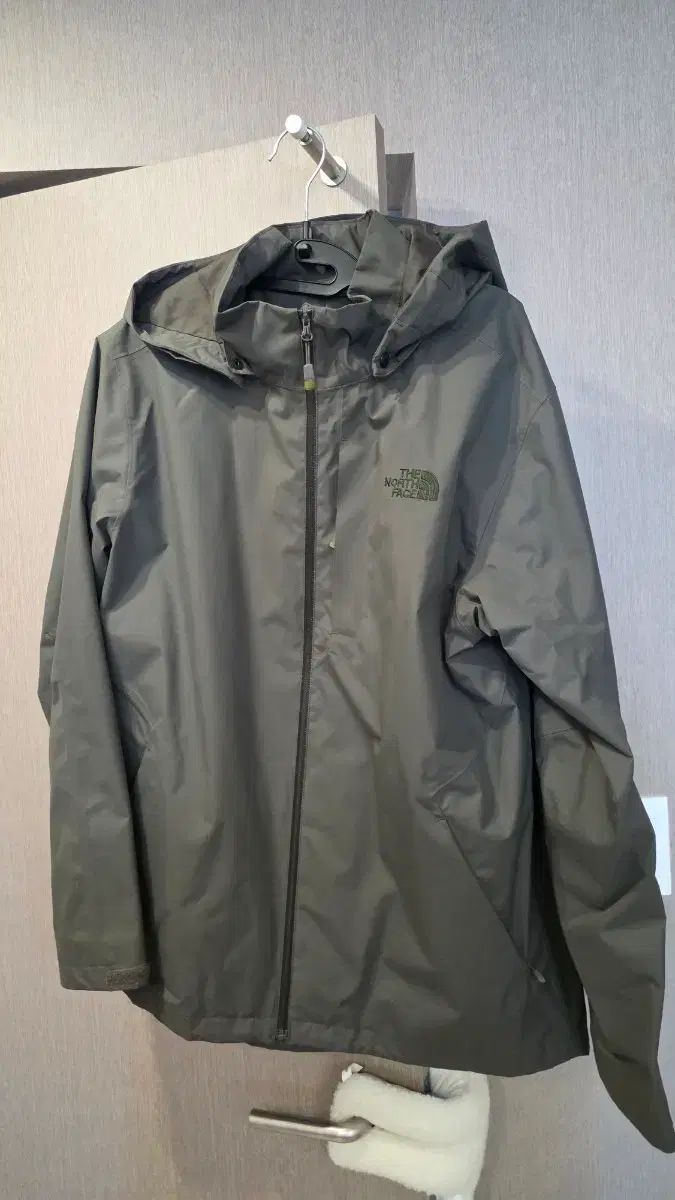 ザノースフェイス ウィンドブレーカー カーキ L