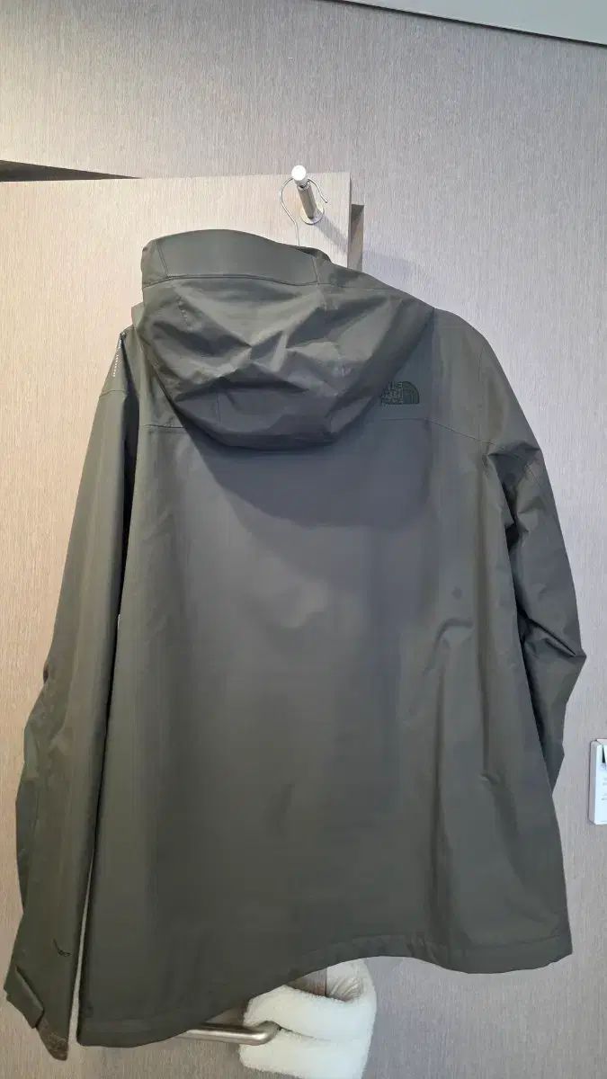 ザノースフェイス ウィンドブレーカー カーキ L