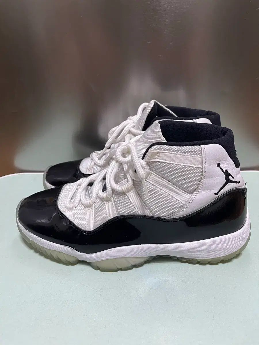 ジョーダン 11 レトロ 白 ブラック 285 290