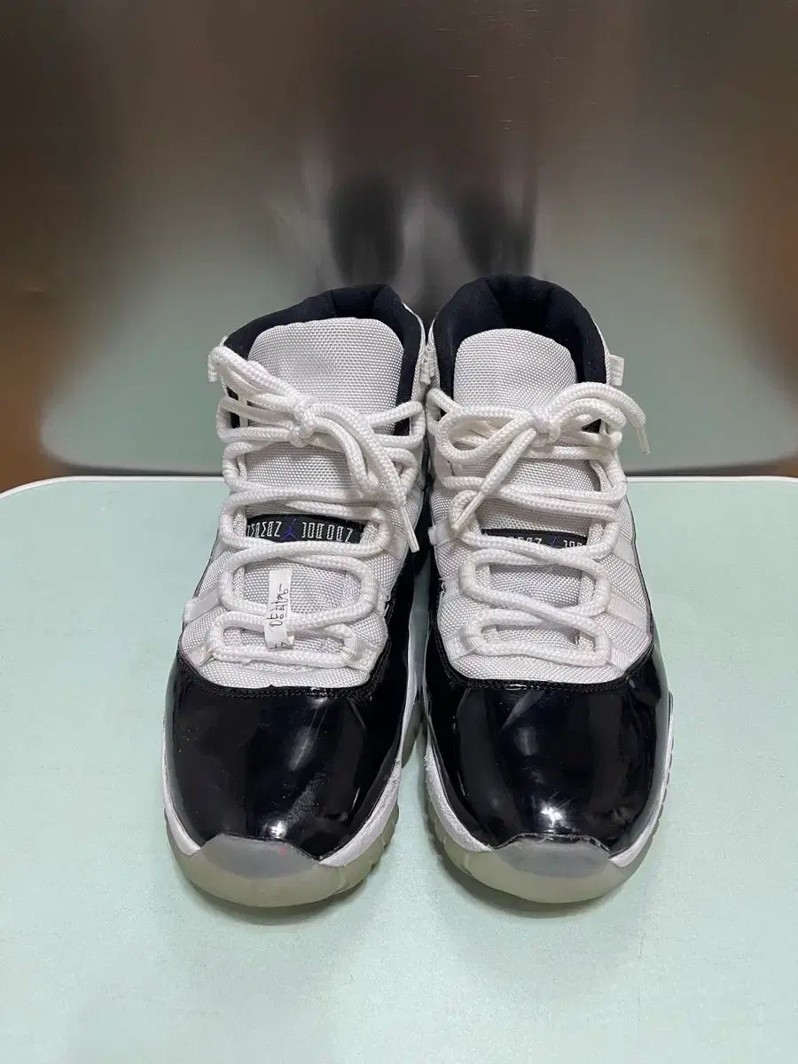 ジョーダン 11 レトロ 白 ブラック 285 290 シューズ(男性用) バスケットボール スポーツ