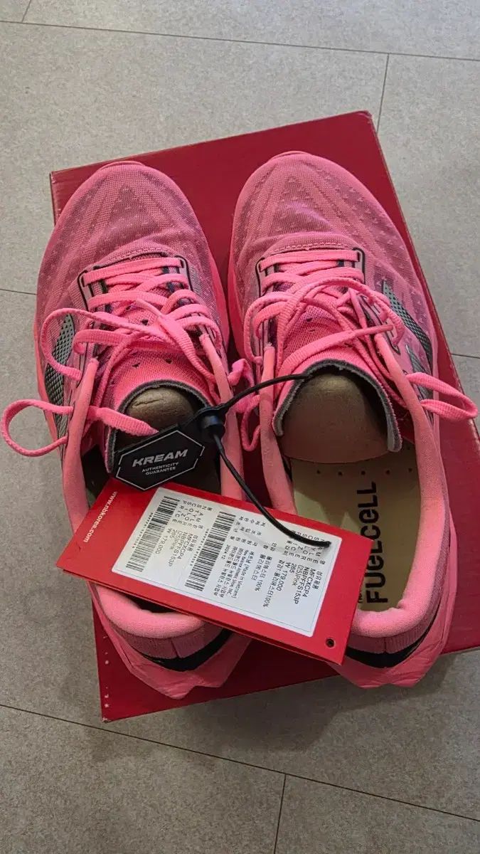 ニュー ンス フューエルセル レベル v 4 ウルトラ ピンク ブラック 2 E Wide 265