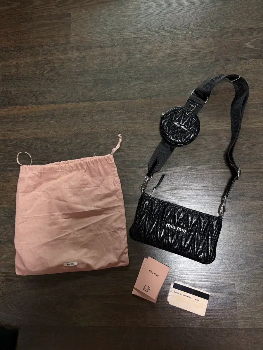 ミュウミュウ シャン マトラッセ クロスバッグ ブラック 付き