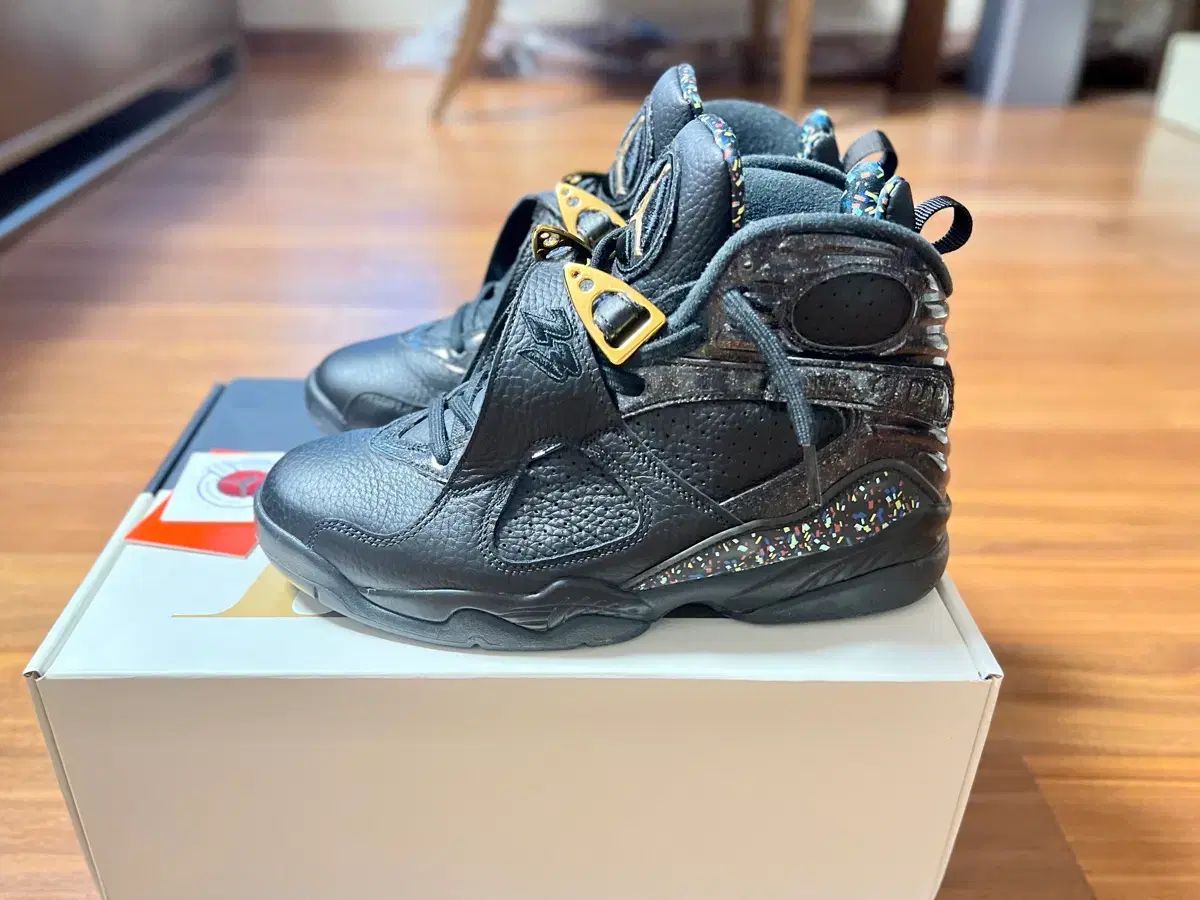 ジョーダン8 Championパック コンフェッティ ブラック OG 255 mm