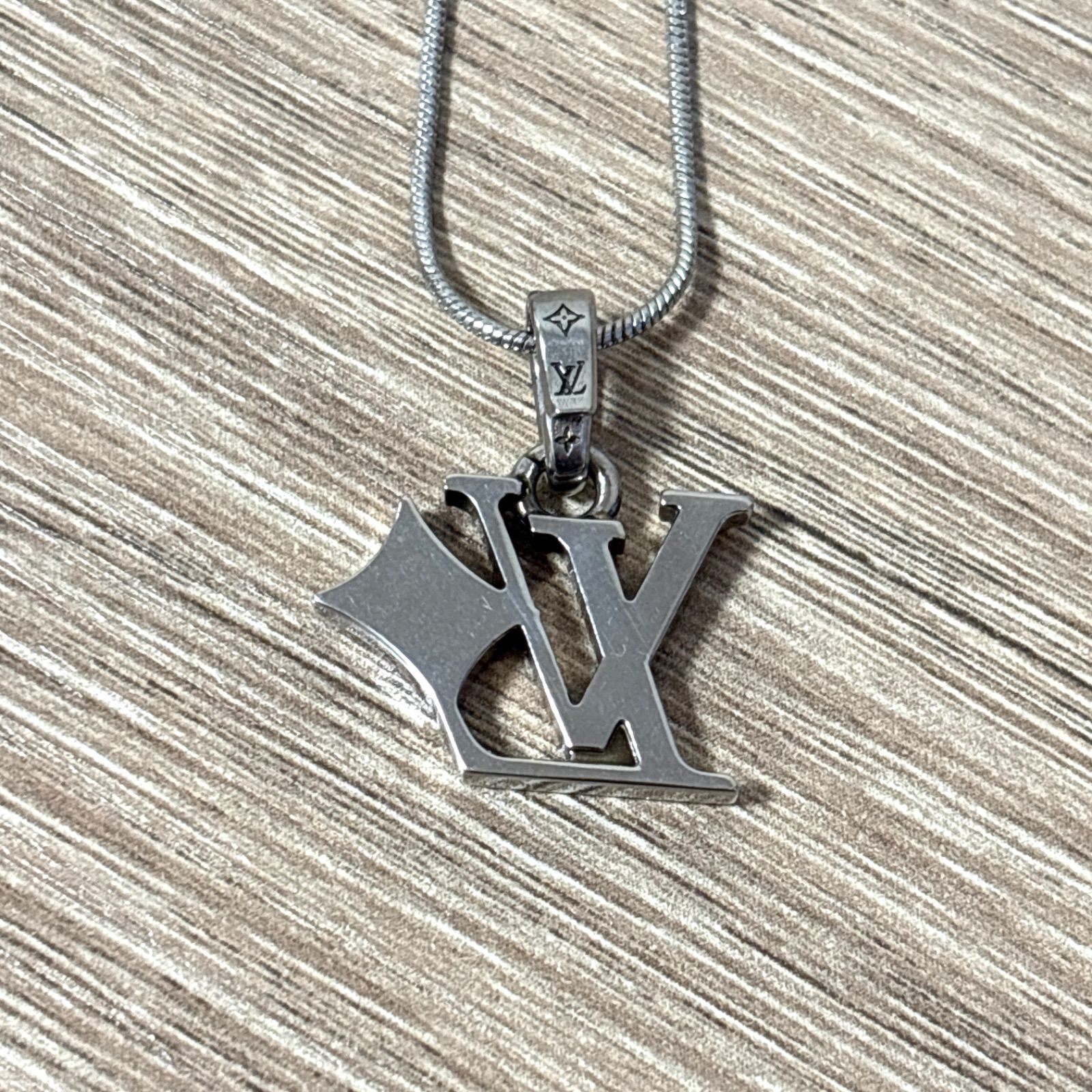 完売品 LOUIS VUITTON ルイヴィトン M03091 チャーム・LV・フラワー