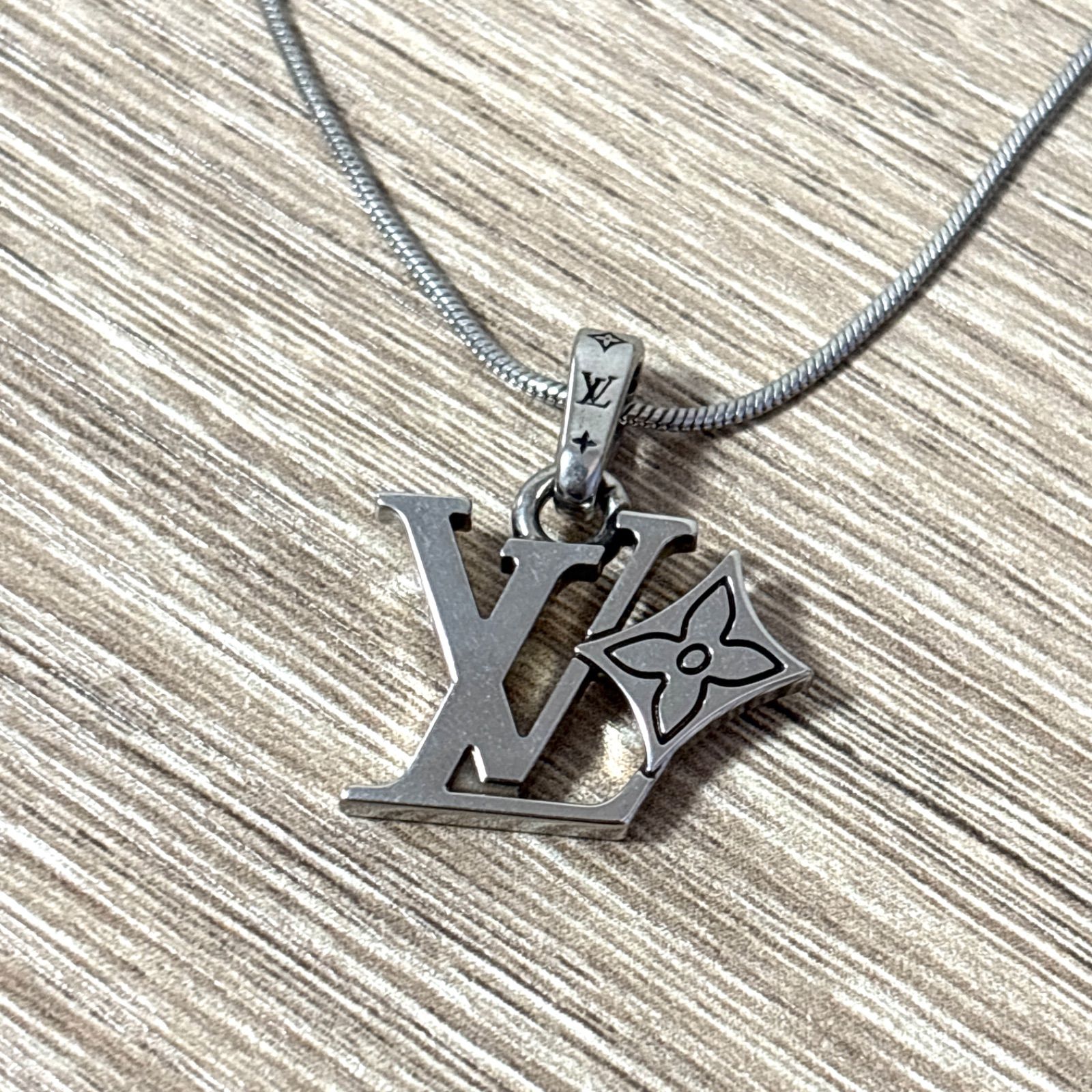 完売品 LOUIS VUITTON ルイヴィトン M03091 チャーム・LV・フラワー