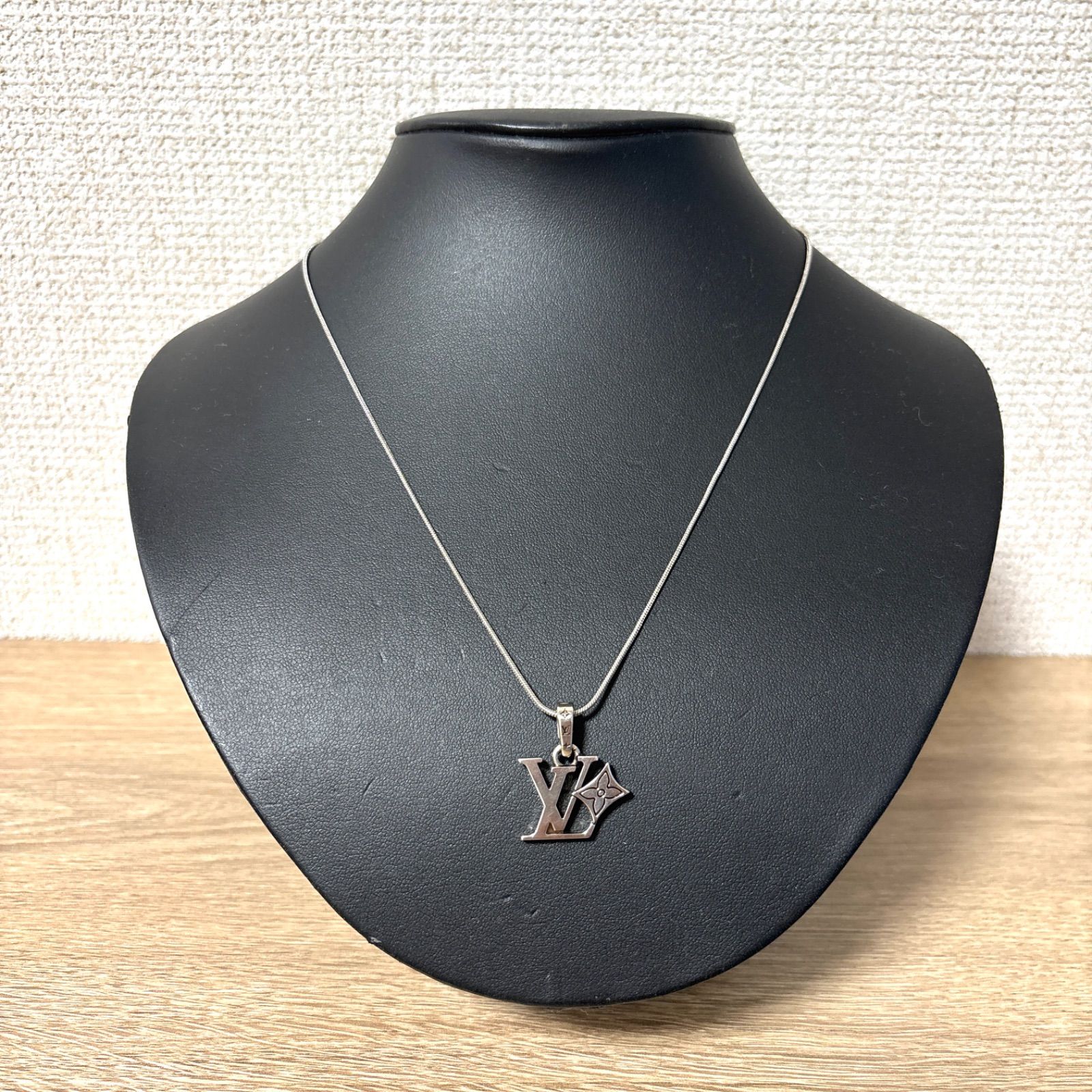 Louis Vuitton ペンダントチャーム 完売品 LOUIS VUITTON ルイヴィトン M03091 チャーム・LV・フラワー