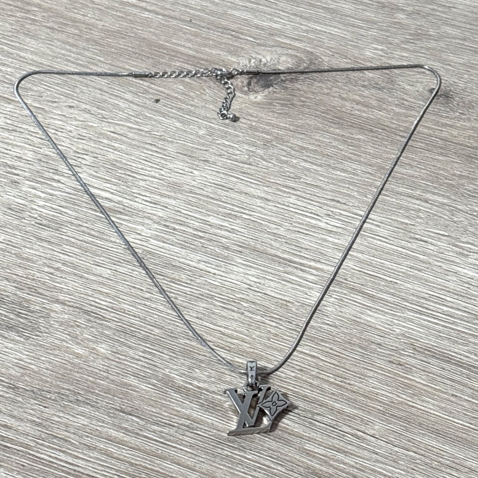 完売品 LOUIS VUITTON ルイヴィトン M03091 チャーム・LV・フラワー