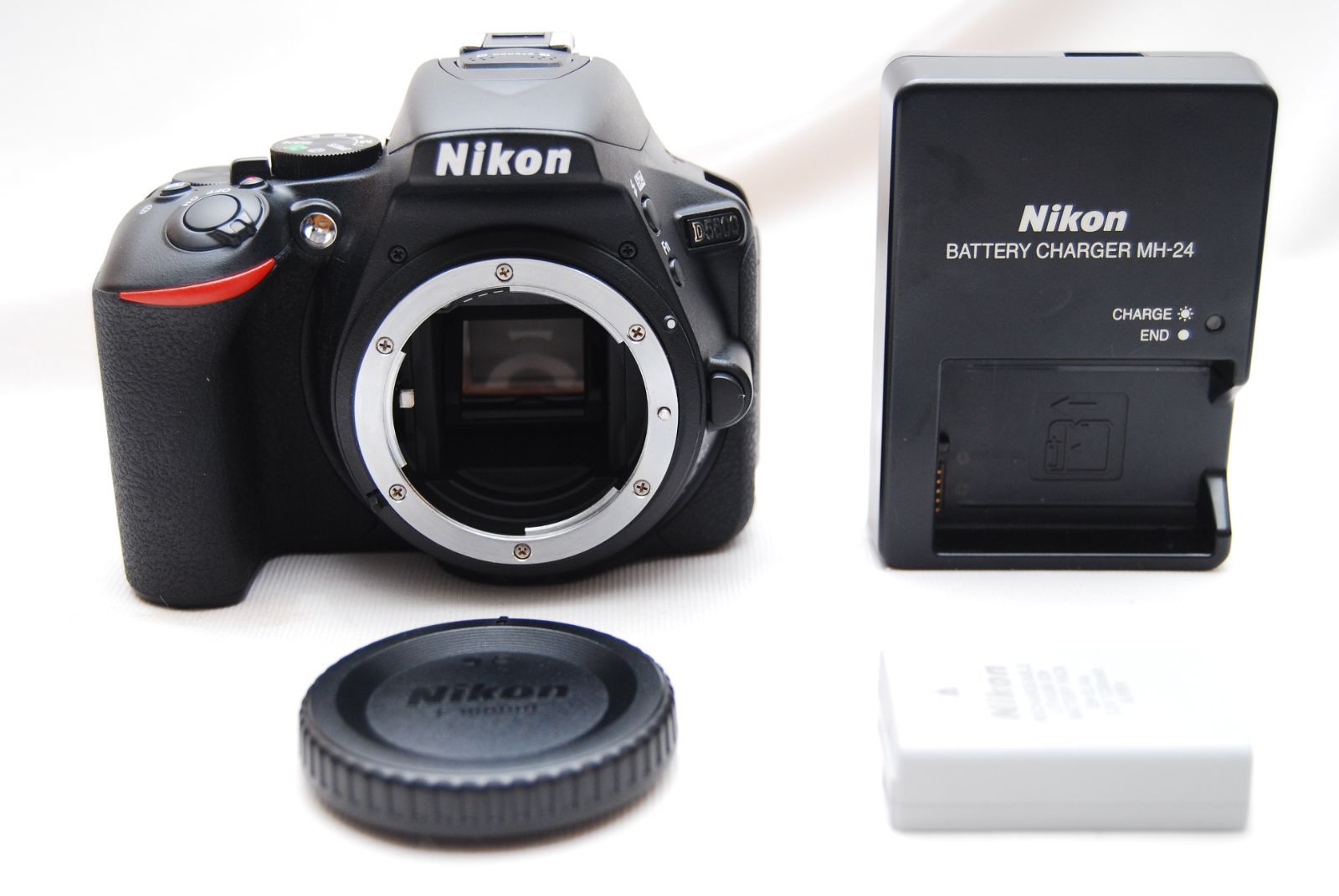 ショット数2872回 Nikon デジタル一眼レフカメラ D 5600 ボディー ブラック ニコン