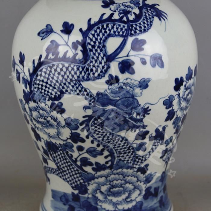 清康煕青花竜着牡丹紋将軍缶 景徳鎮 陶磁器 装飾品 現代工芸品 美術品 置物 新年ギフト清康煕青花竜着牡丹紋将軍缶 景徳鎮 陶磁器 装飾品 現代工芸