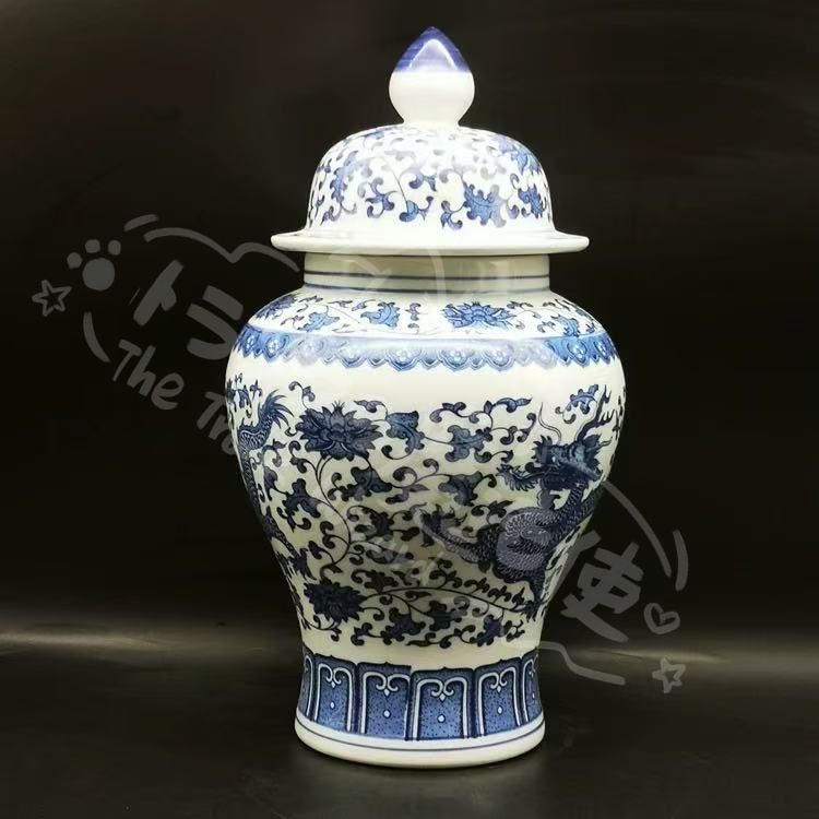 清乾隆青花纏枝竜紋将軍缶 景徳鎮 陶磁器 装飾品 現代工芸品 美術品 置物 新年ギフト清乾隆青花纏枝竜紋将軍缶 景徳鎮 陶磁器 装飾品 現代工芸品