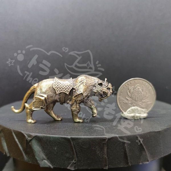 新年ギフト甲冑戦虎 獣虎 置物