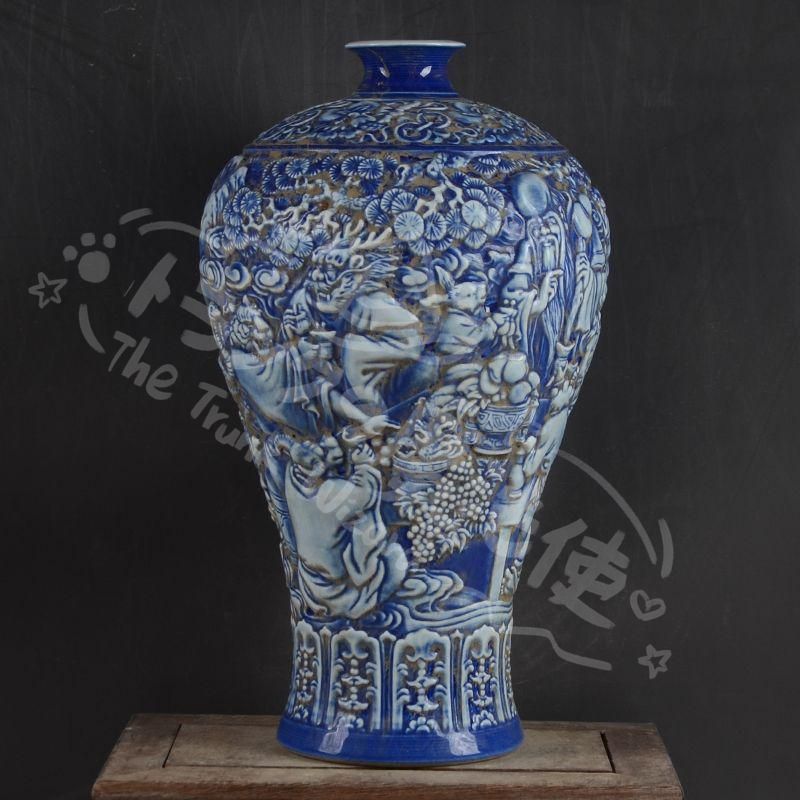 新年ギフト清乾隆藍地に彫られた十二支人物紋梅瓶 景徳鎮 装飾品 現代工芸品美術品 置物