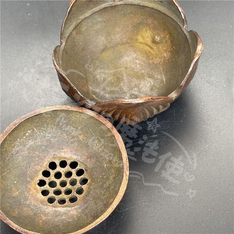 蓮の香炉 銅器 文房具 茶道具 重厚 極細工 工芸品 美術品 置物
