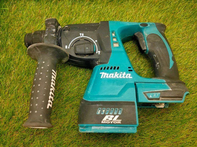 マキタ 充電式ハンマドリル 18 V 24 mm 本体ケース付 ハツリ可 軸ブレもモータ異音もなし