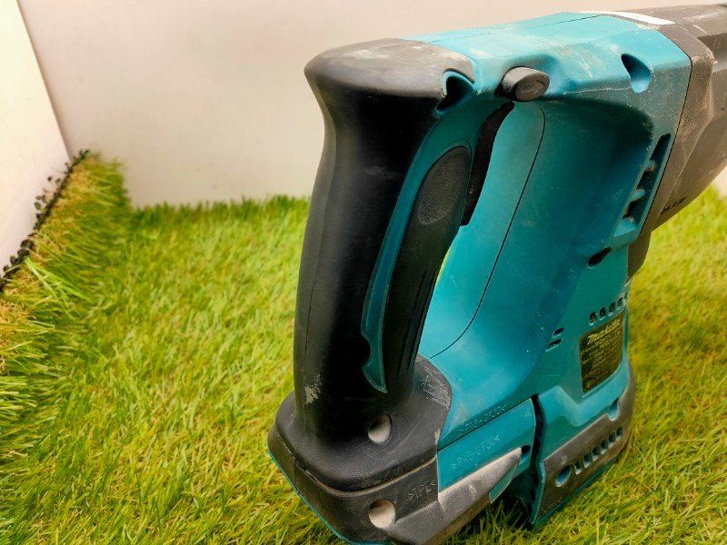  マキタ 充電式ハンマドリル 18 V 24 mm 本体ケース付 ハツリ可 軸ブレもモータ異音もなし 電動ハンマー 電動工具 エア工具