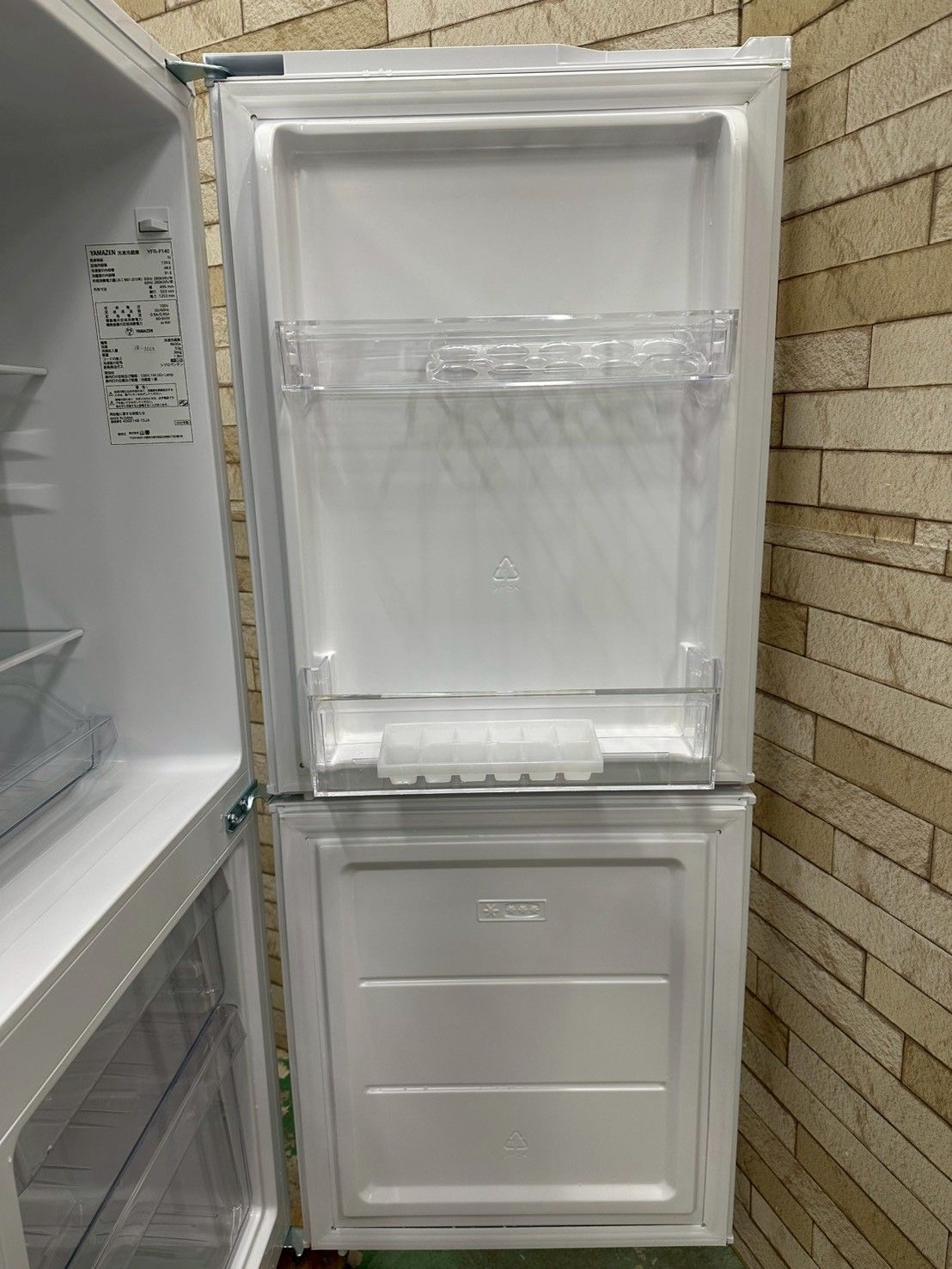【高年式】大阪送料無料★3か月保障★2024年★YFR-F140★IR-1029 高年式】大阪送料無料☆3か月保障付き☆冷蔵庫☆山善☆2ドア☆2024年