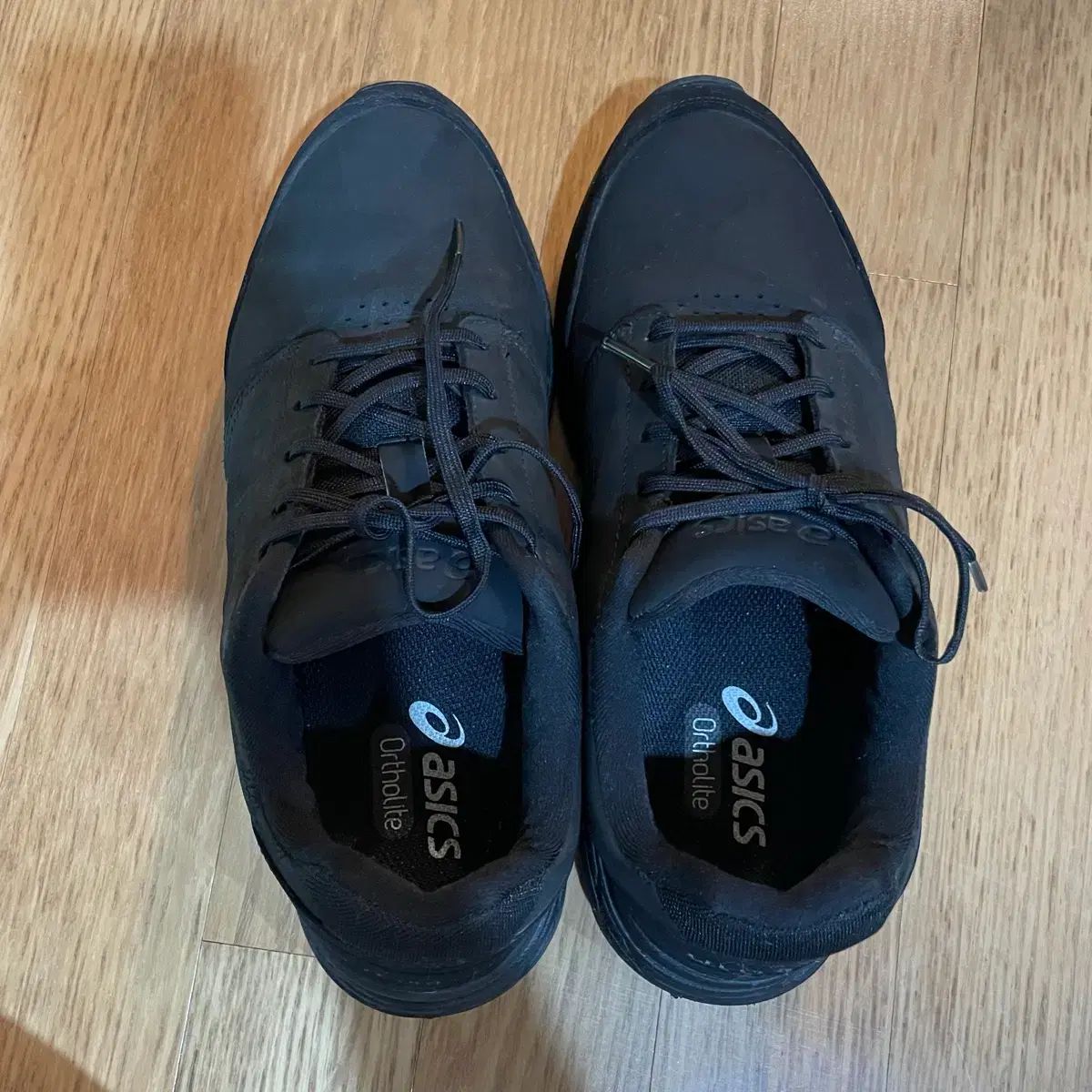 オデッセイ スニーカー