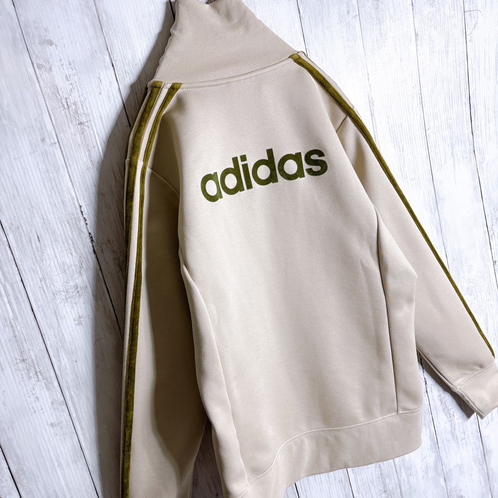 国内正規品】adidas ベージュ スリーライン トラックジャケット #256
